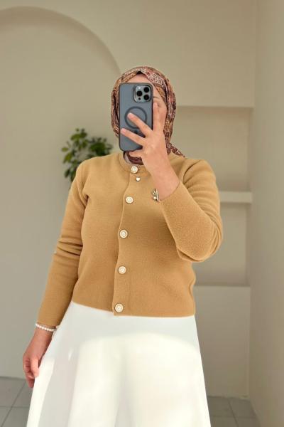 Triko Hırka – Klasik ve Şık Dokunuş Camel