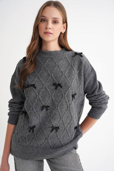 Fiyonk Detaylı Triko Kazak – Ürün Açıklaması Gri