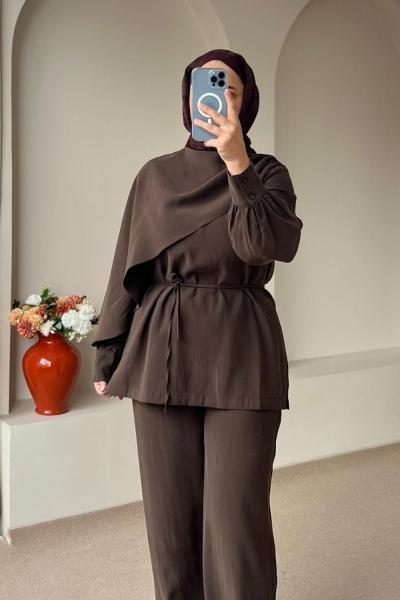 Kadın Pelerin Detaylı Pantolonlu Takım Kahverengi